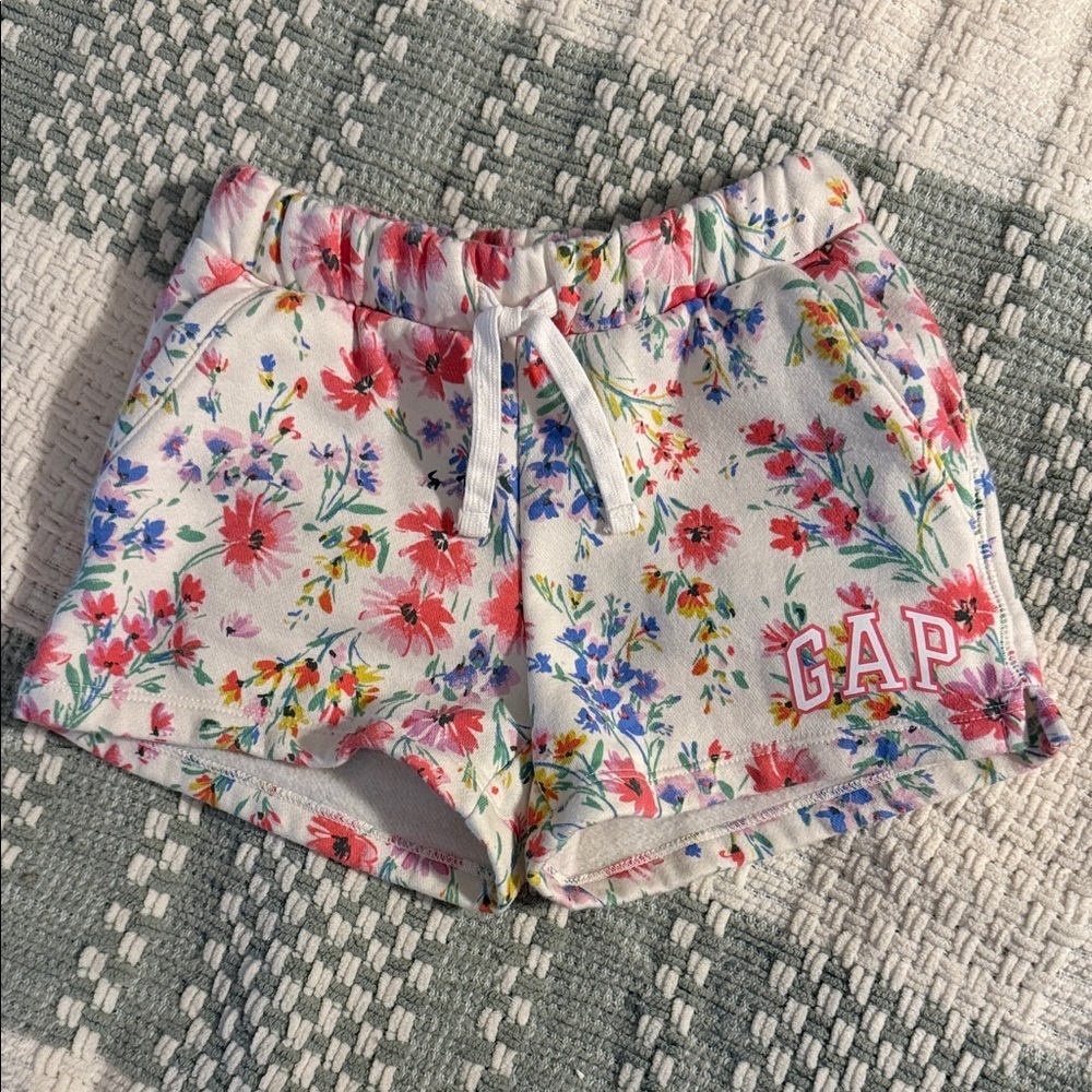 Girls GAP floral sweat shorts 🌸